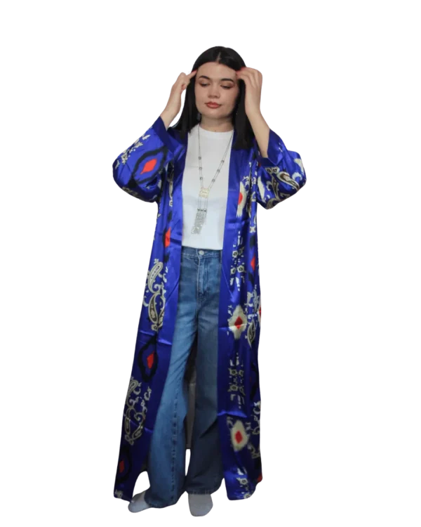 Abaya damska ANORA - Kobaltowy Ikat, jedwabna, widok z bliska