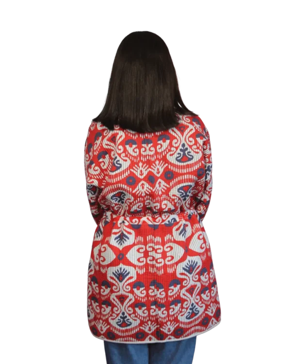 Joma Midi Szkarlatny Ikat ANORA - ujęcie z tyłu modelki