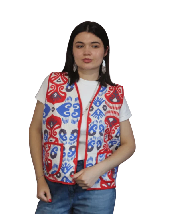 Kamizelka ikat Rubinowa Geometria - ręcznie szyta, przednia, czerwono-błękitna strona