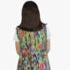 kamizelka-teczowa-kaskada-przod-2 Kamizelka ikat Tęczowa Kaskada - wielobarwna strona, widok z tyłu sylwetki
