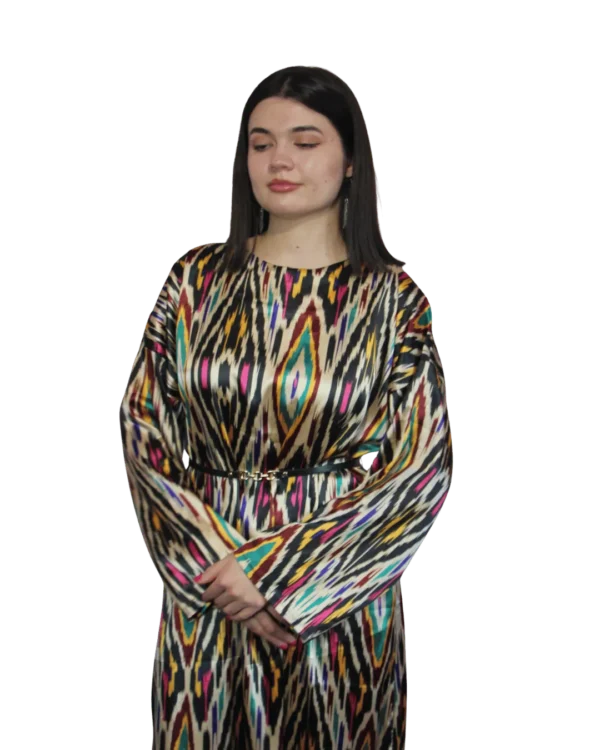 Sukienka ikat ANORA - Klejnotowy Ikat, atlas, widok z bliska